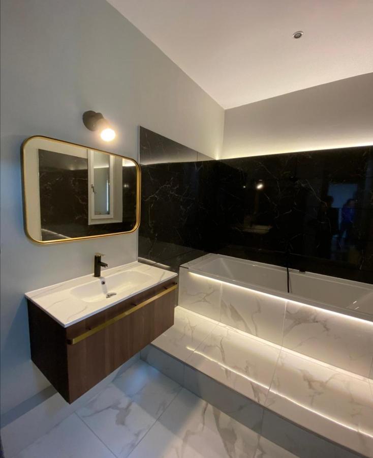 Les Bc Bg Apartment Charleville-Mezieres Bagian luar foto